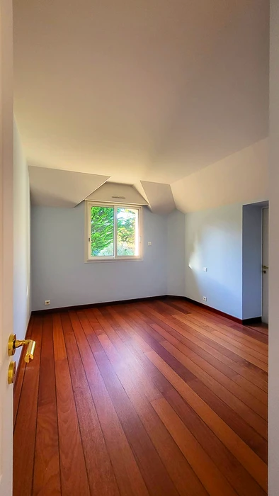 Pièce en cours de rénovation, intérieur brut non fini